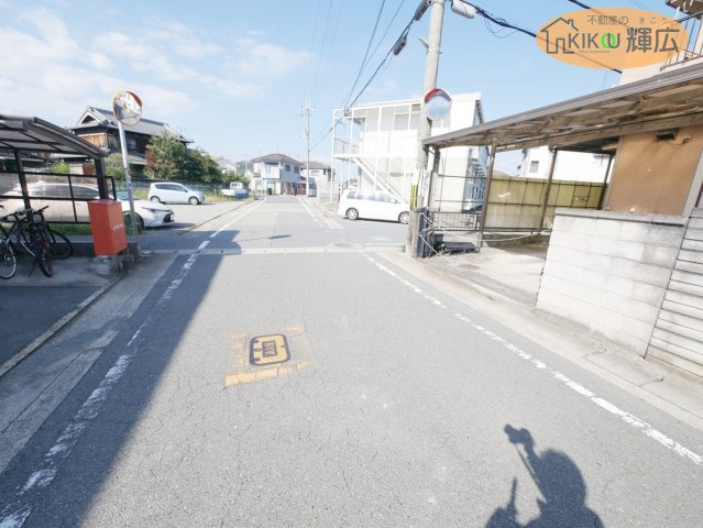 加古川市加古川町中津　中古戸建の前面道路含む現地写真