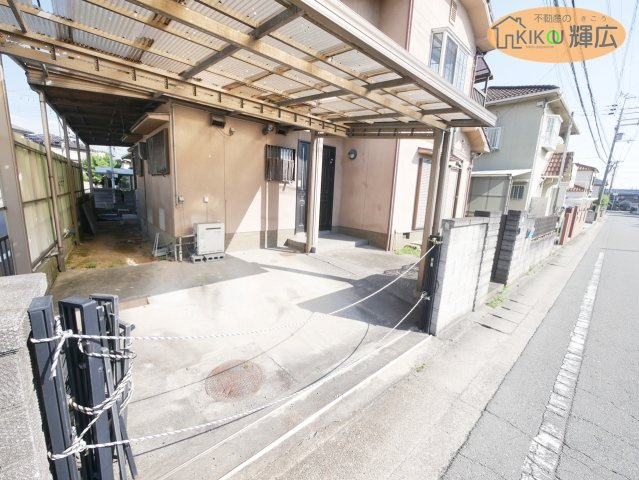 加古川市加古川町中津　中古戸建の駐車場