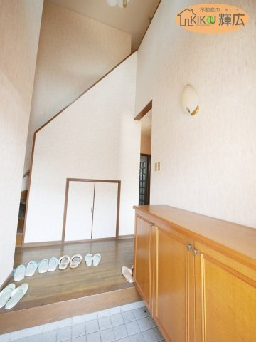 加古川市加古川町中津　中古戸建の玄関