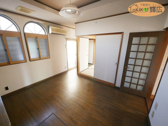加古川市加古川町中津　中古戸建の居間・リビング