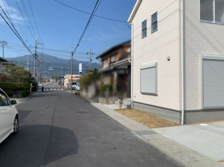 【前面道路含む現地写真】