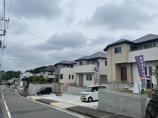 【前面道路含む現地写真】