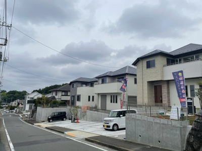 【前面道路含む現地写真】 | 多摩市桜ケ丘3丁目新築戸建て3棟現場2号棟