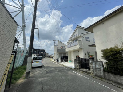 【前面道路含む現地写真】 | 日野市旭が丘2丁目新築戸建て3棟現場3号棟