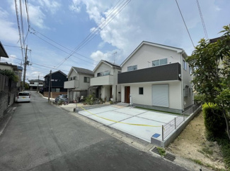【前面道路含む現地写真】