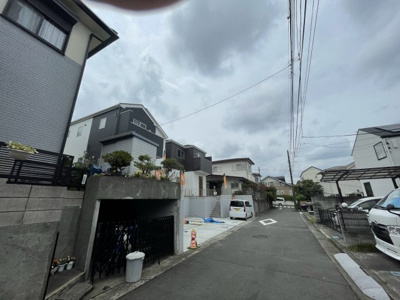 【前面道路含む現地写真】 | 日野市南平1丁目新築戸建て2棟現場2号棟