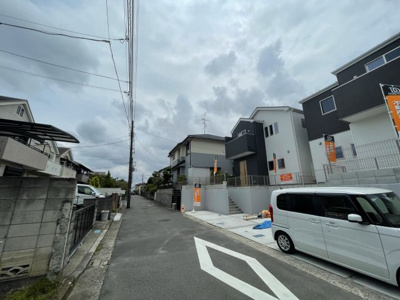 【前面道路含む現地写真】 | 日野市南平1丁目新築戸建て2棟現場2号棟