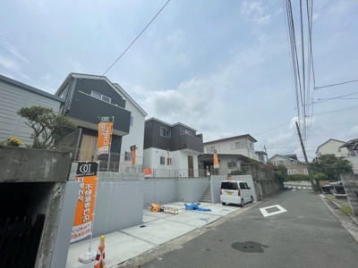 【前面道路含む現地写真】 | 日野市南平1丁目新築戸建て2棟現場1号棟