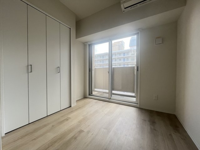 インプループ三宮イースト（旧パークサイド春日野道駅前）の居間・リビング