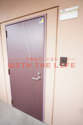 フェリス久留米シティ【キャッシュバック対象物件】の玄関|明るい玄関です