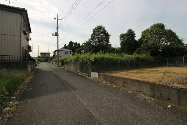 旧平沢ニュータウン売地の外観