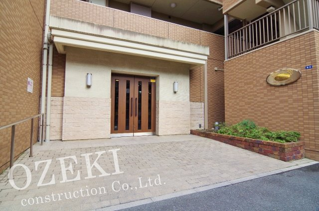 ベルドゥムール越谷南町のエントランス