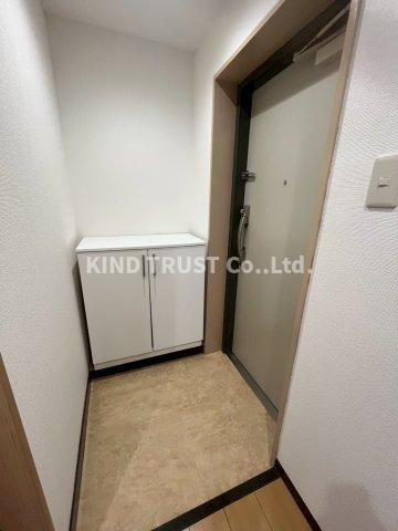 メゾン・プリオールの玄関|明るい玄関です