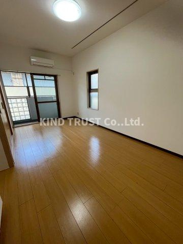 メゾン・プリオールの居間・リビング|ゆったり過ごせる居間です