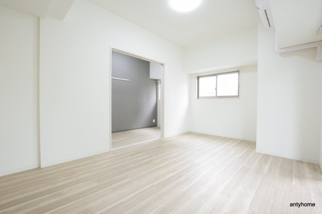 MBC RESIDENCE 仲介手数料無料の居間・リビング