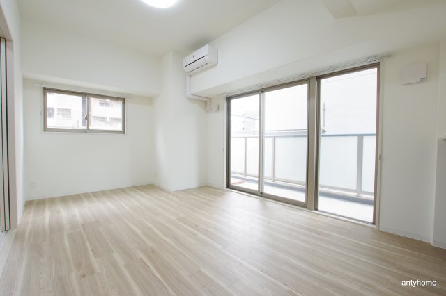 MBC RESIDENCE 仲介手数料無料の居間・リビング