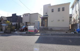 【前面道路含む現地写真】