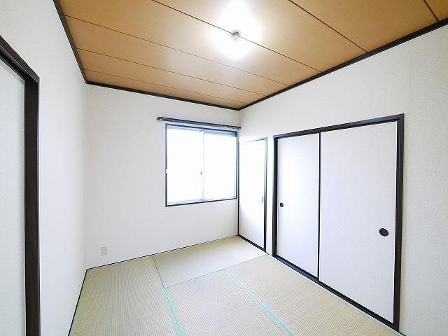 エガリテハイツAの和室|和室ならではの温かな和の空間で寛ぎの時間を過ごせます