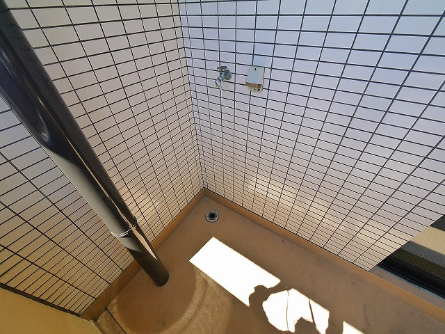 シティパレスあやめ池Ｐ８のバルコニー|バルコニーからの眺めを楽しみながら食事をしませんか