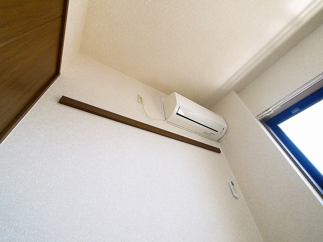 シティパレスあやめ池Ｐ８の設備|衣服などを吊り下げておけます