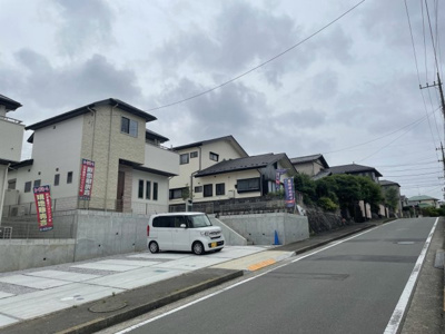 【前面道路含む現地写真】 | 多摩市桜ケ丘3丁目新築戸建て3棟現場3号棟