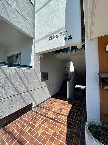 ロジュマン反高のエントランス