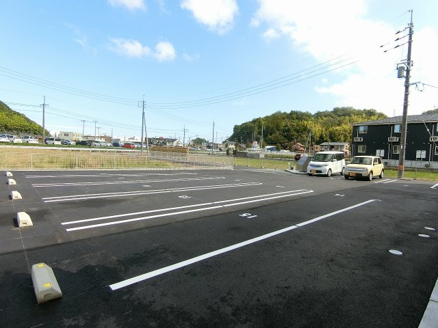 ベアーワンの駐車場