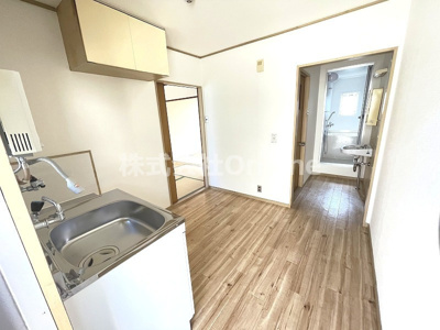 【居間・リビング】 | 永和ハイツ | こちらの居間で趣味の時間をお楽しみください