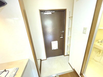 【玄関】 | グランドール永和 | 収納もある玄関です