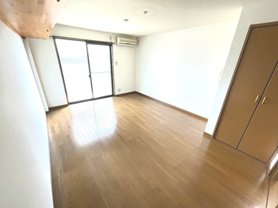 【居間・リビング】 | グランドール永和 | ゆったり過ごせるリビングです