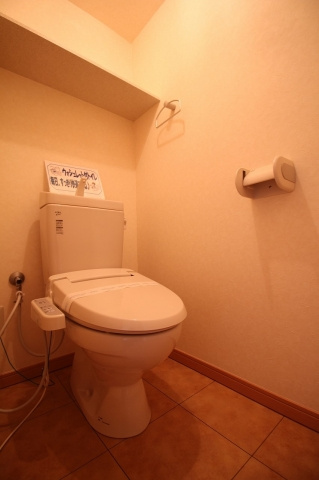 Y&Mラ・フォーレ栄町Ｃ棟のトイレ|ゆったりとした空間のトイレです