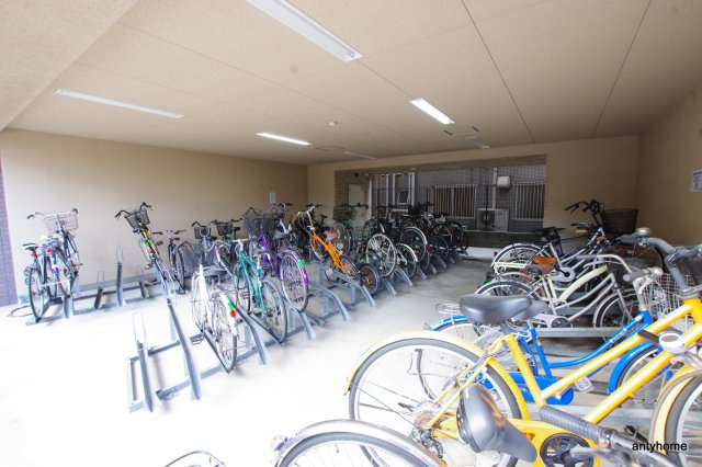 アーバンフラッツ西中島　仲介手数料無料の駐車場
