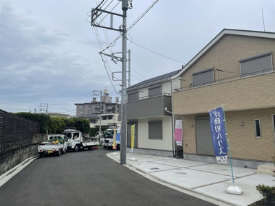 【前面道路含む現地写真】 | 仲介手数料無料　府中市矢崎町5丁目新築戸建て17棟現場1号棟