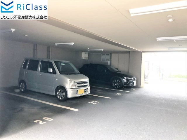 コスモ神戸上沢駅前の駐車場