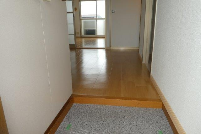 ニューシティヒラタCの玄関