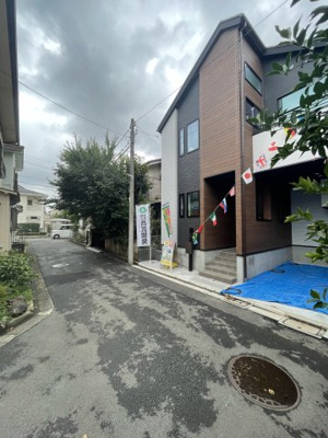 【前面道路含む現地写真】 | 仲介手数料無料　府中市晴美町1丁目新築戸建て | 前面道路含む現地写真です