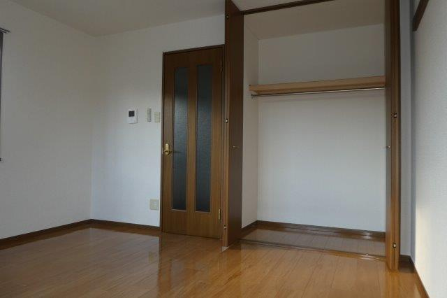 ディメイン小池の洋室