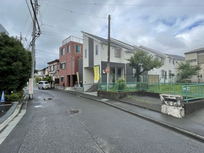 【前面道路含む現地写真】 | 府中市日新町5丁目新築戸建て