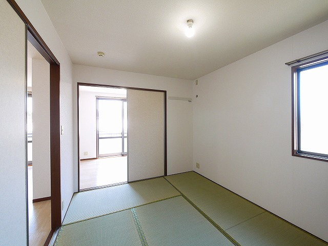 カーサ九条の和室|落ち着いた雰囲気の和室付きです
