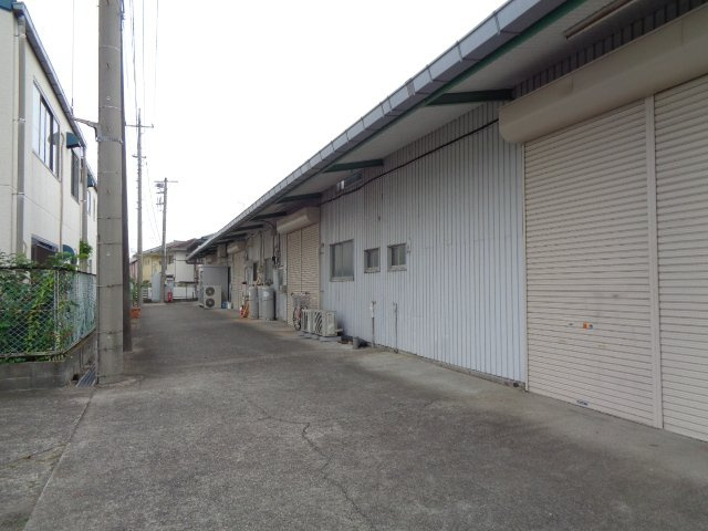 戸田市大字新曽の倉庫の外観
