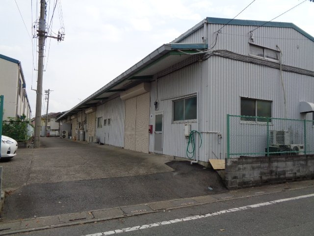 戸田市大字新曽の倉庫の外観