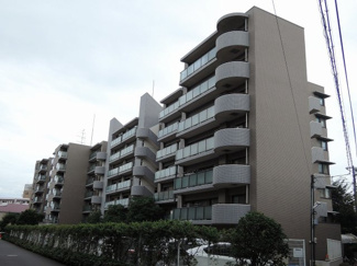 【外観】 | 総戸数１１７戸、平成８年３月築、管理人は日勤勤務につき管理体制良好です♪