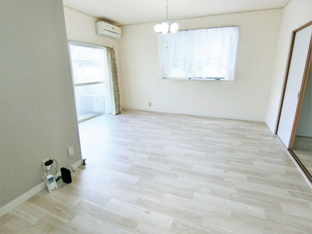 リバーサイドヒルズヤマダの居間・リビング