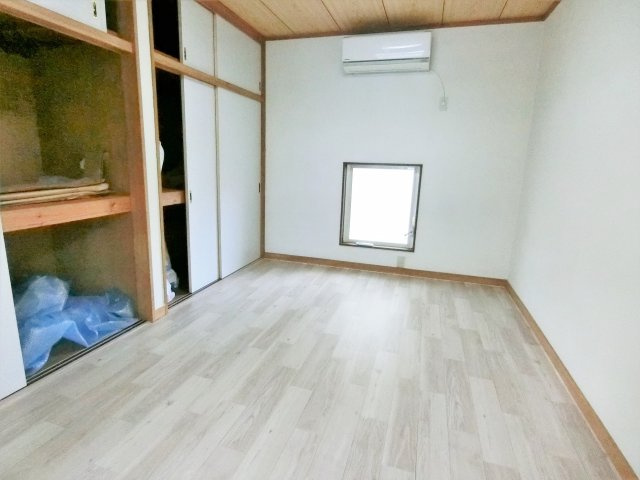 リバーサイドヒルズヤマダの洋室