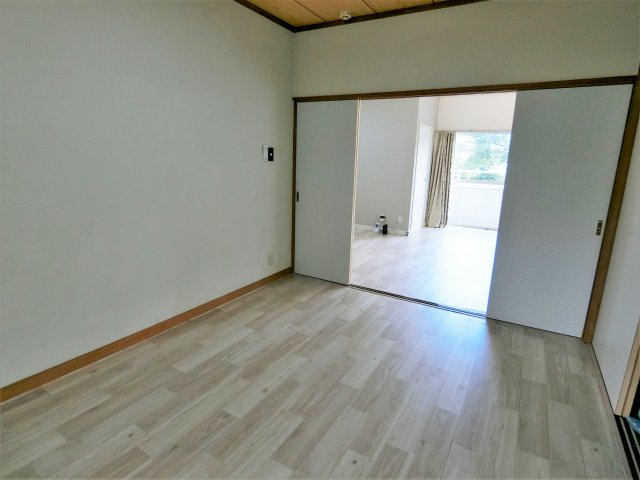 リバーサイドヒルズヤマダの洋室