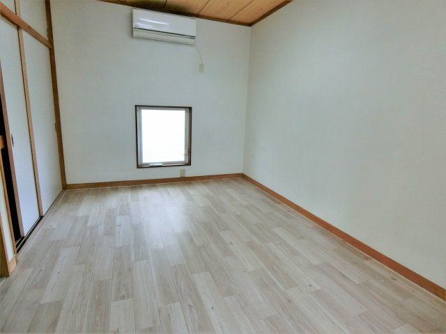 リバーサイドヒルズヤマダの洋室