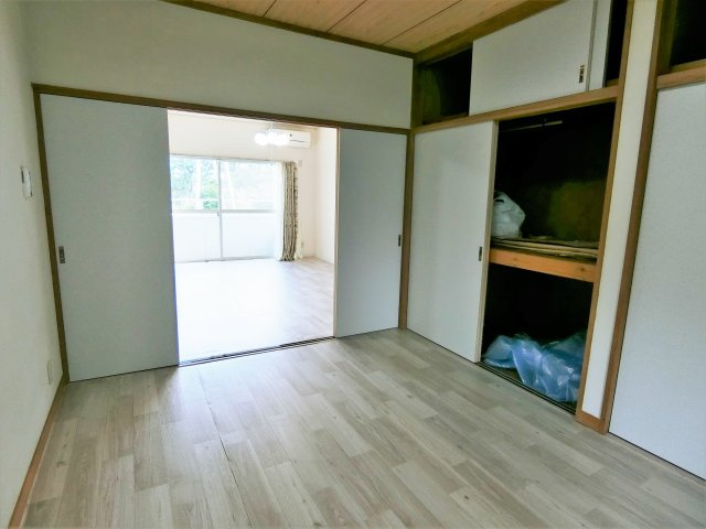 リバーサイドヒルズヤマダの洋室