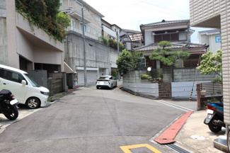 【前面道路含む現地写真】