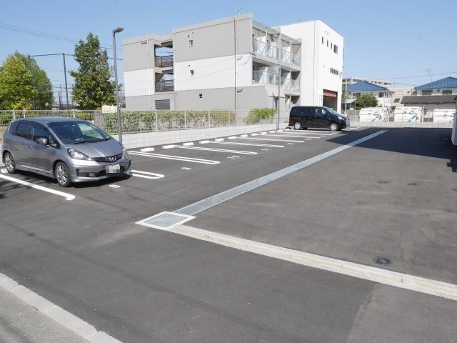 【駐車場】 | ＬｕｍｉｎｏｕｓＴｅｒｒａｃｅ諸岡 | ＬｕｍｉｎｏｕｓＴｅｒｒａｃｅ諸岡の駐車場