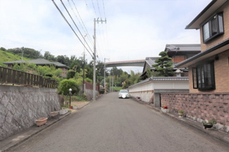 【前面道路含む現地写真】